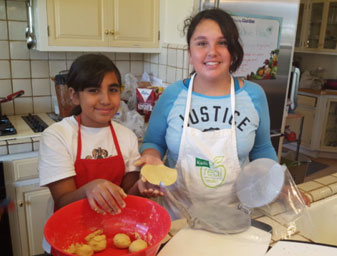 Chefcitos Cozy Comforts Cooking Class (5-12 y/o)