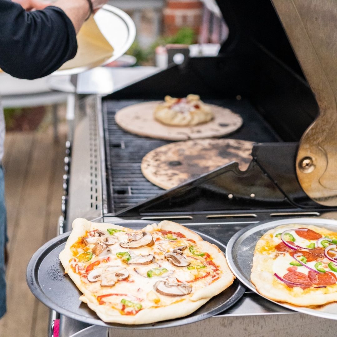 Grilled Pizza Party // Fiesta de Pizza a la Parrilla